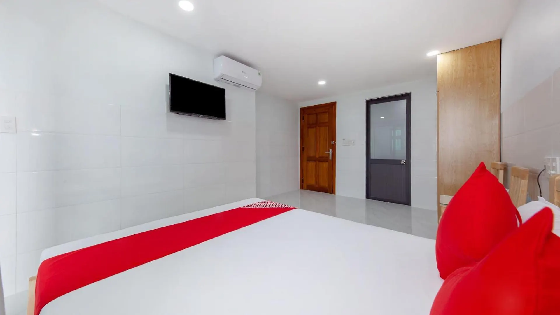 Oyo 942 Cuong Hai Apartment Nha Trang 2*,
