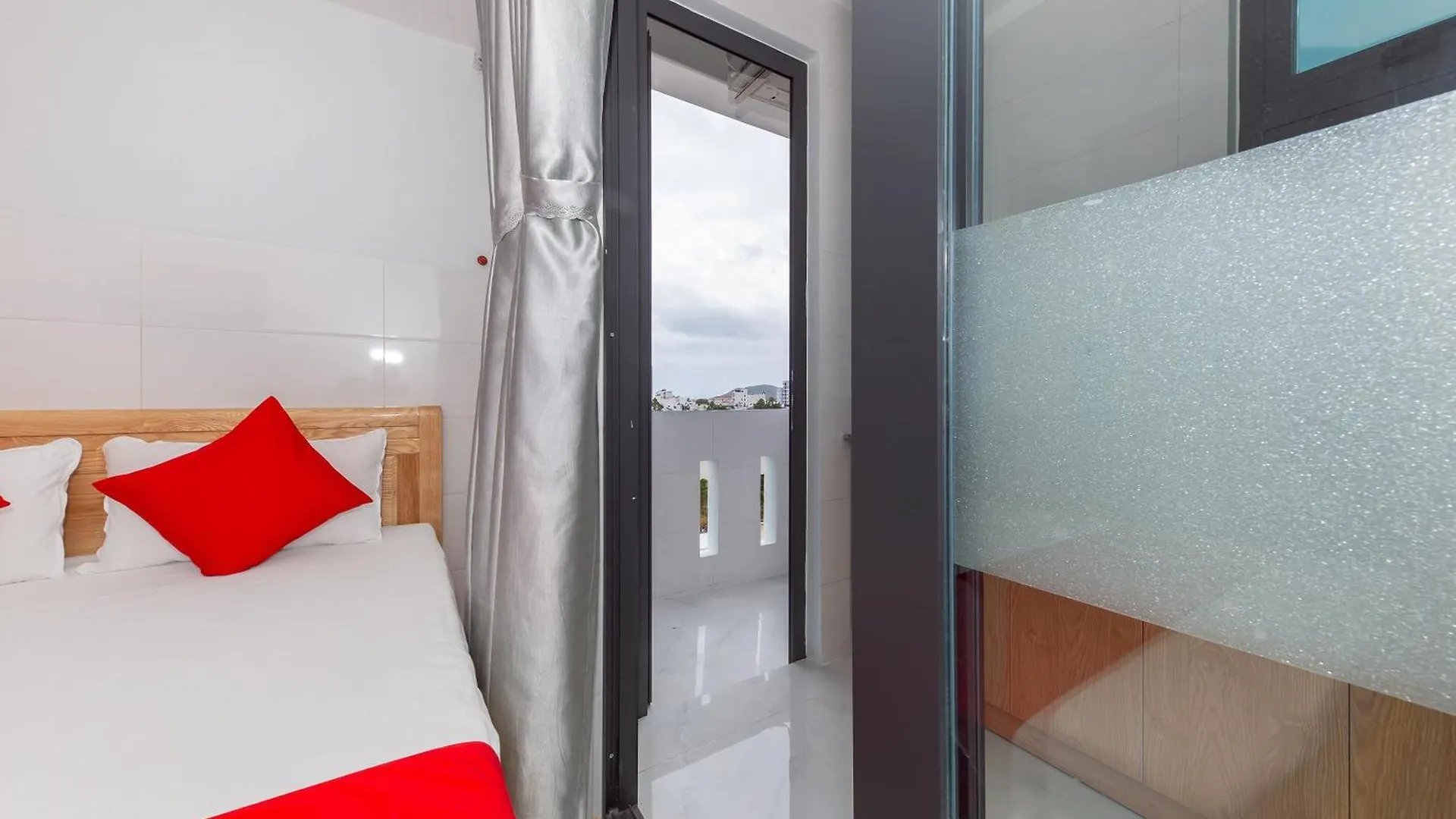 Oyo 942 Cuong Hai Apartment Nha Trang 2*,